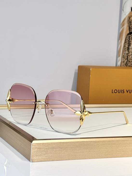 Picture of Louis Vuitton Sunglasses _SKUfw80880266fw